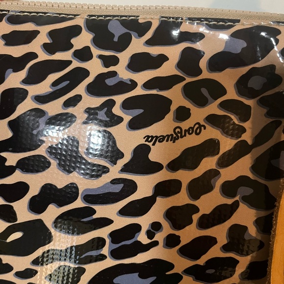 Consuela Downtown Crossbody - Picture 4 of 12